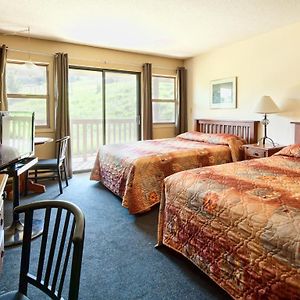 Queen Room Two Queen Beds